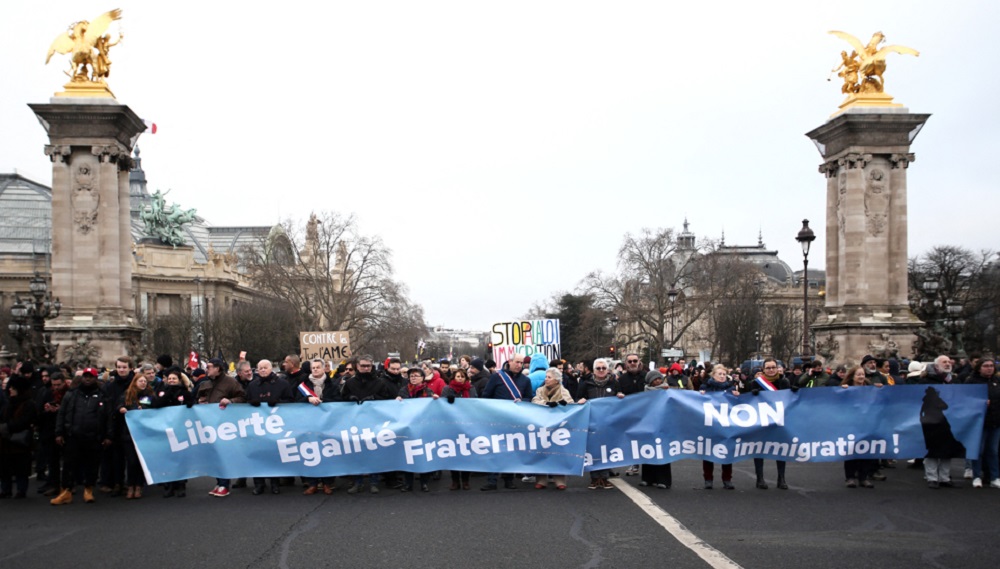 France, qeveria i hap rrugen ashpersimit te ligjit per emigrantet